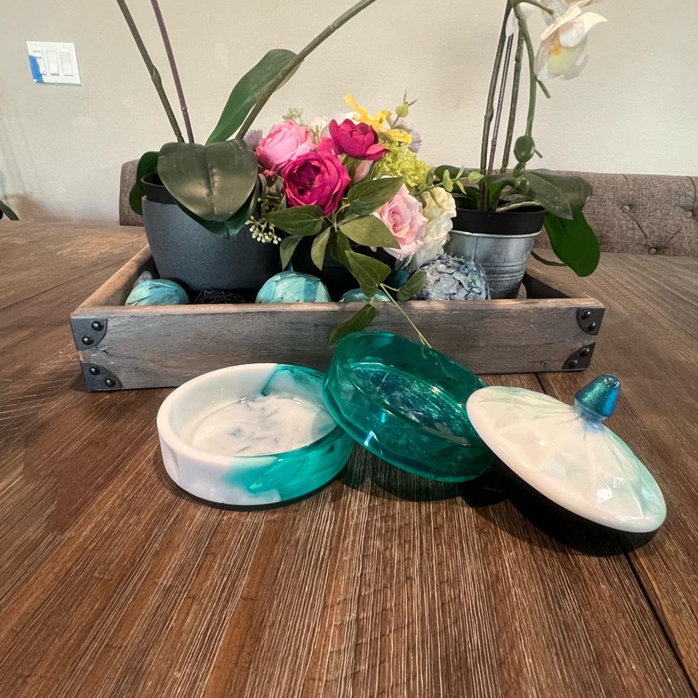 Resin Two Tiered Trinket/Jewelry Holder